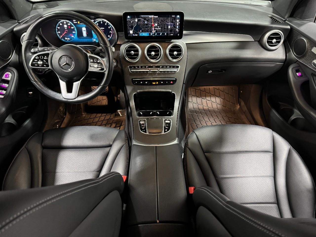 Mercedes-Benz GLC Vehicle Full-screen Gallery Image 11