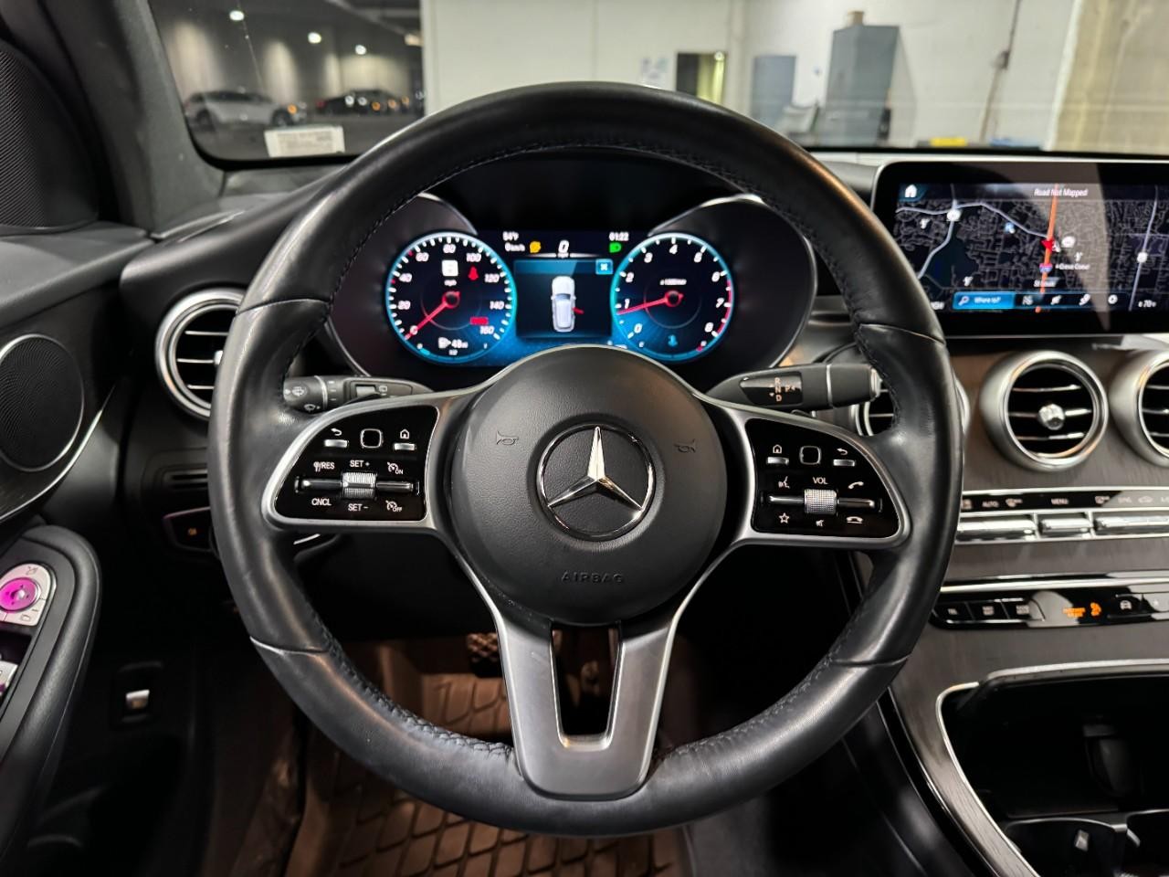 Mercedes-Benz GLC Vehicle Full-screen Gallery Image 12