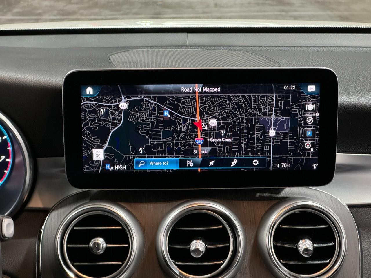 Mercedes-Benz GLC Vehicle Full-screen Gallery Image 13