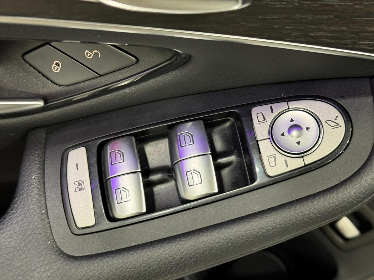 Mercedes-Benz GLC Vehicle Full-screen Gallery Image 25