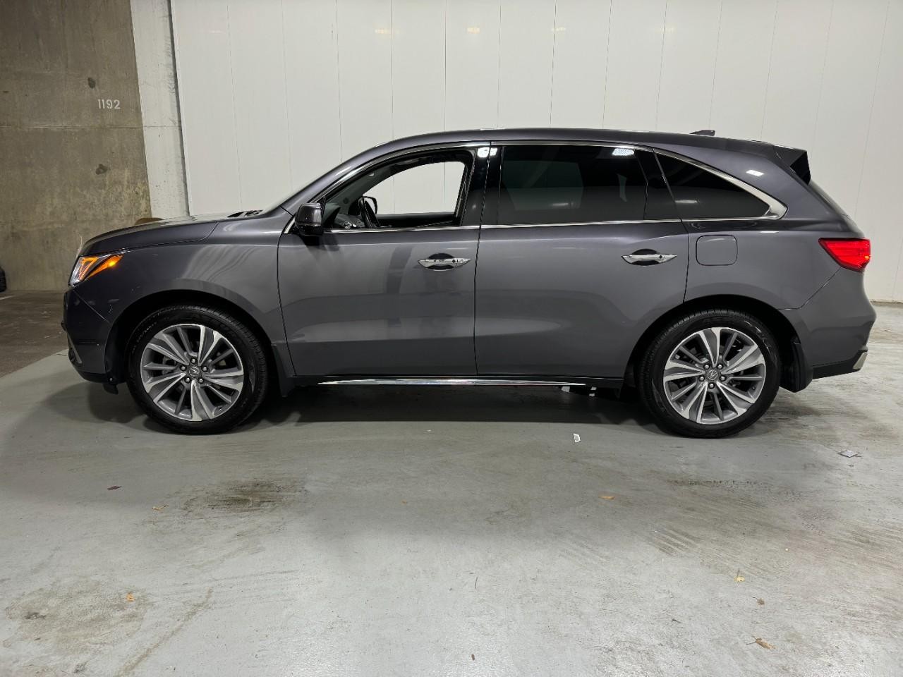 Acura MDX Vehicle Full-screen Gallery Image 02