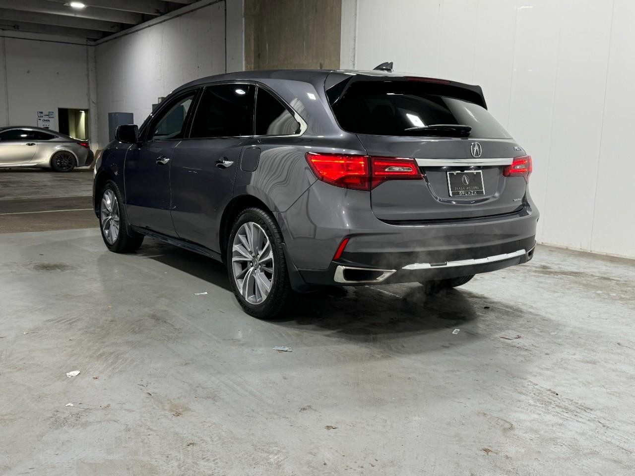 Acura MDX Vehicle Full-screen Gallery Image 03