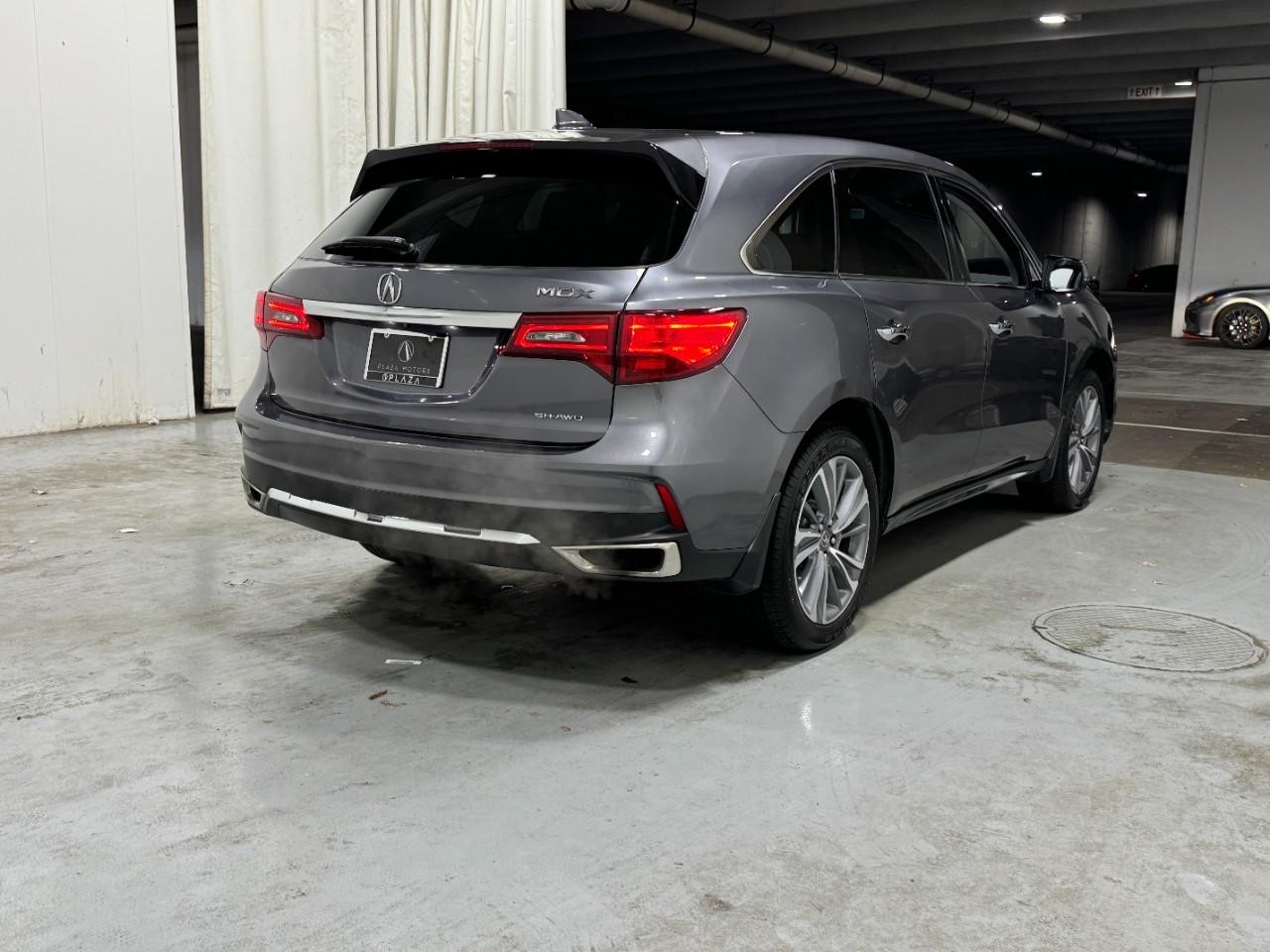 Acura MDX Vehicle Full-screen Gallery Image 04