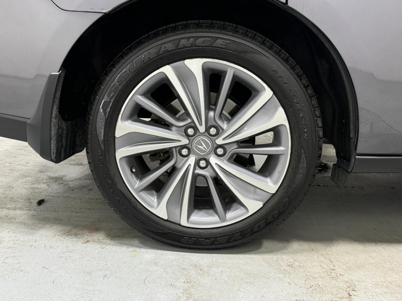 Acura MDX Vehicle Full-screen Gallery Image 05