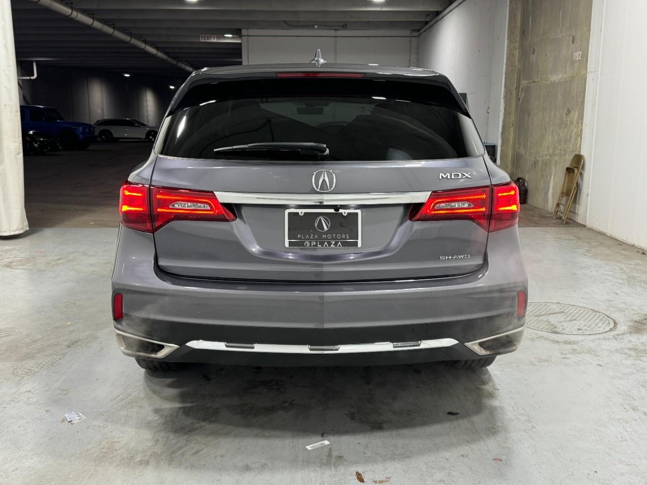 Acura MDX Vehicle Full-screen Gallery Image 10
