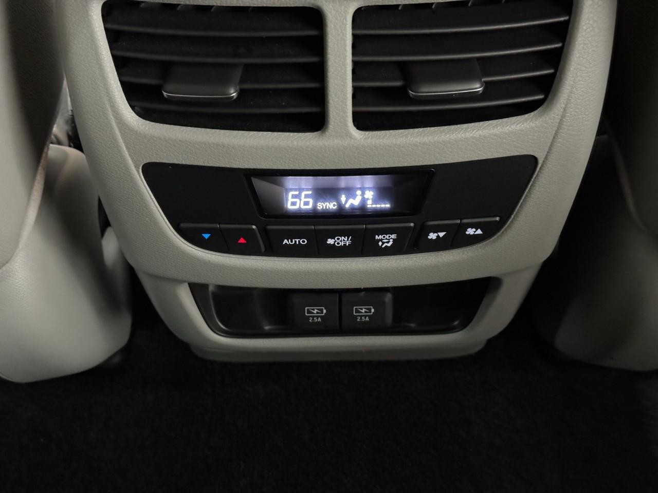 Acura MDX Vehicle Full-screen Gallery Image 13