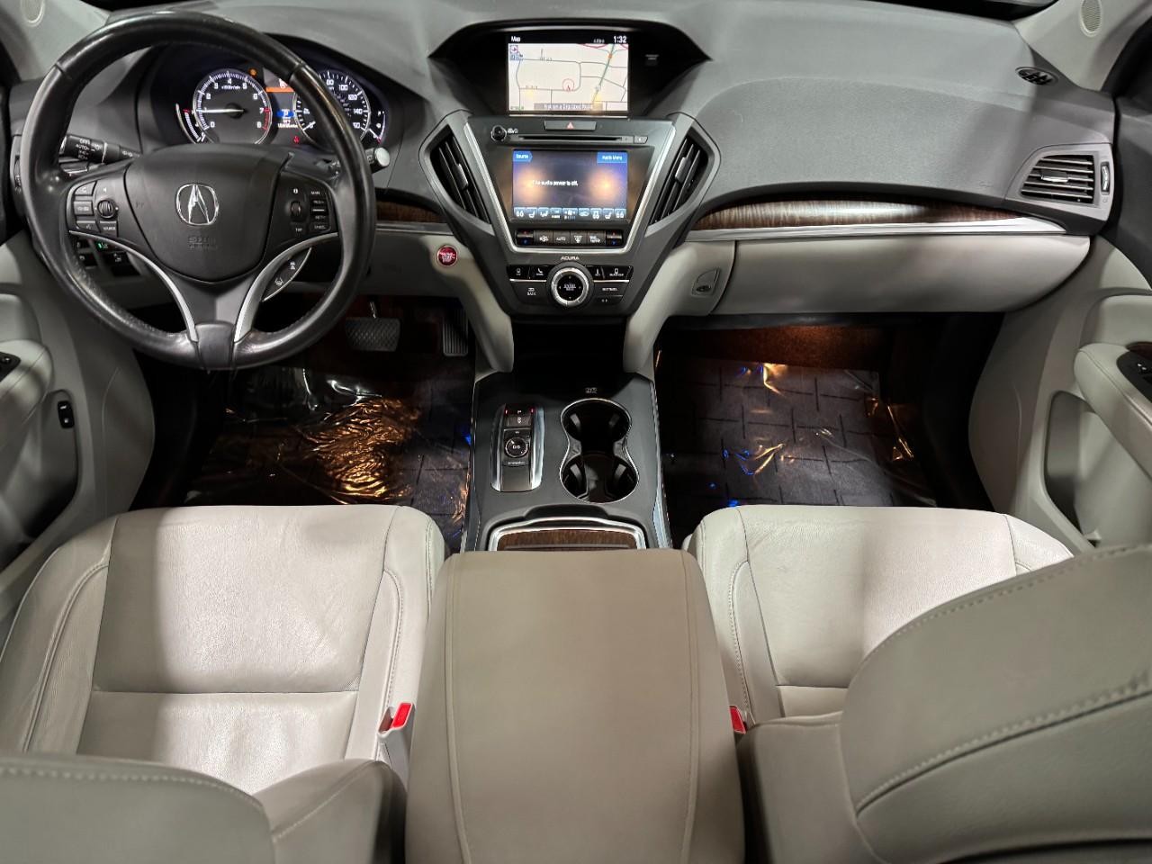Acura MDX Vehicle Full-screen Gallery Image 15