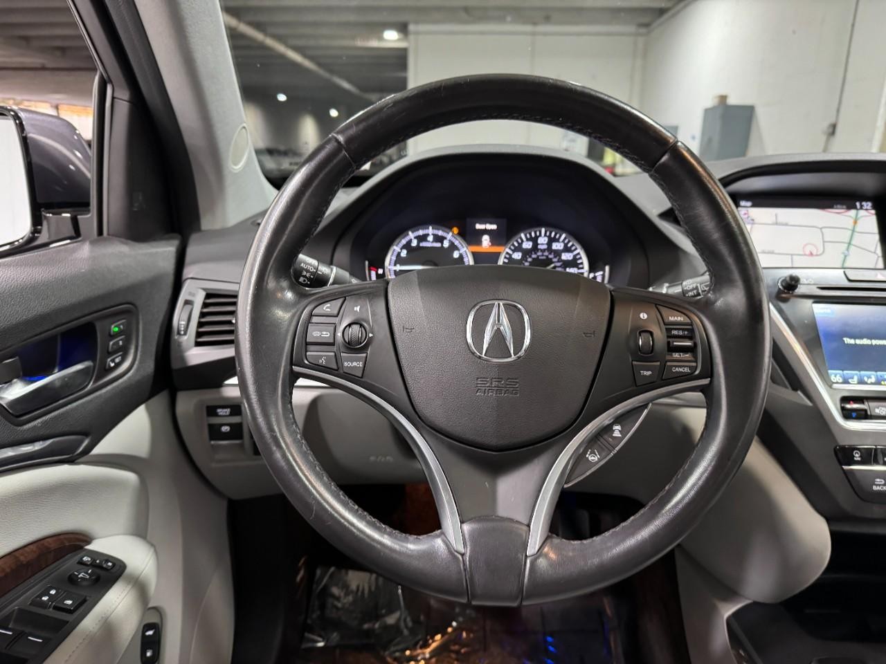 Acura MDX Vehicle Full-screen Gallery Image 16