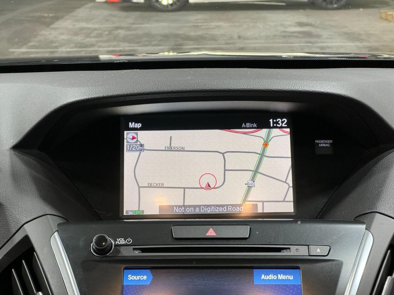 Acura MDX Vehicle Full-screen Gallery Image 17