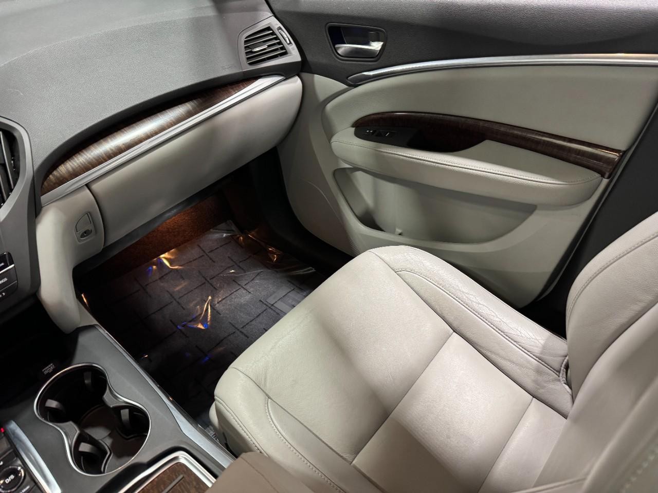 Acura MDX Vehicle Full-screen Gallery Image 20