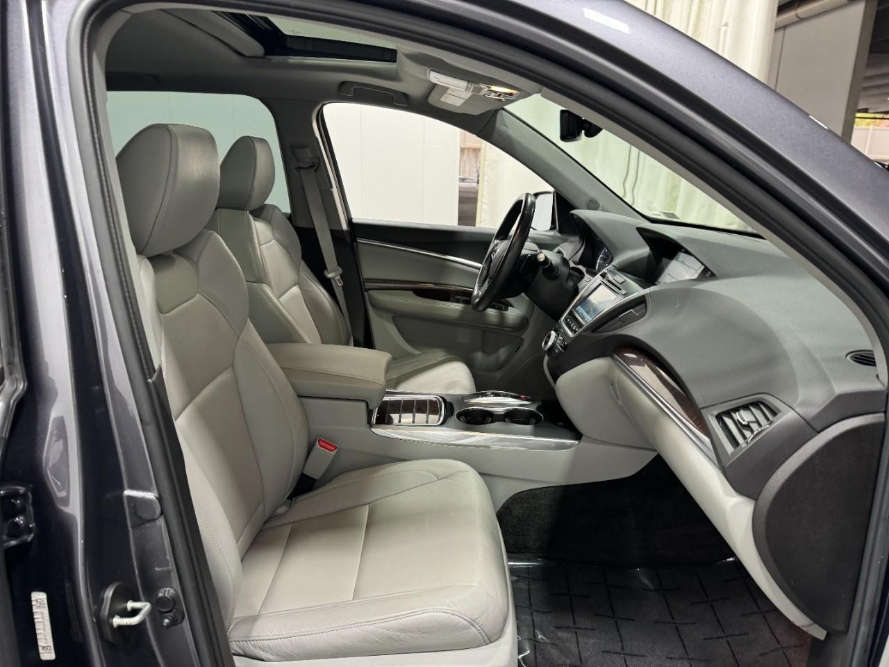 Acura MDX Vehicle Full-screen Gallery Image 21