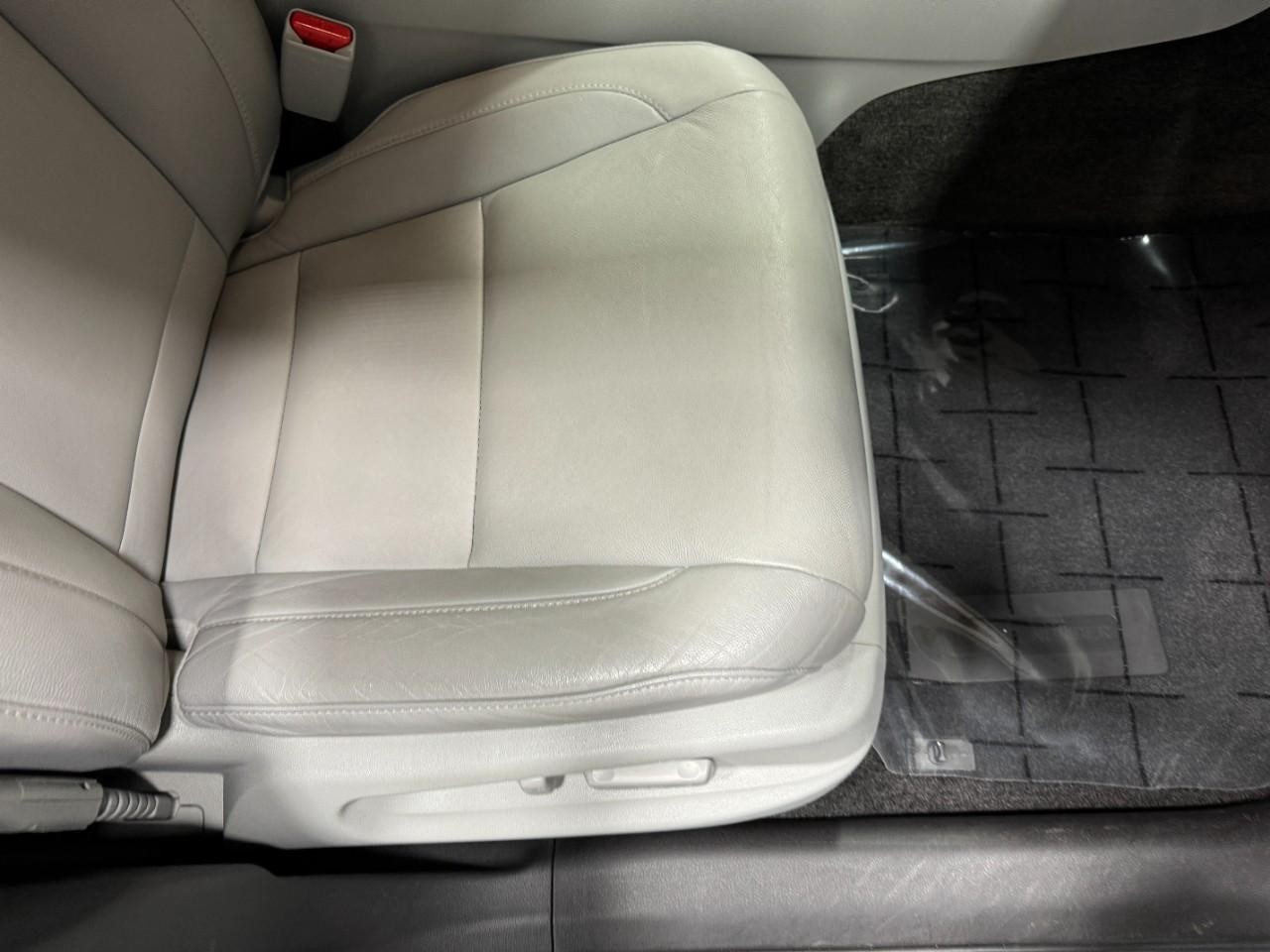 Acura MDX Vehicle Full-screen Gallery Image 22