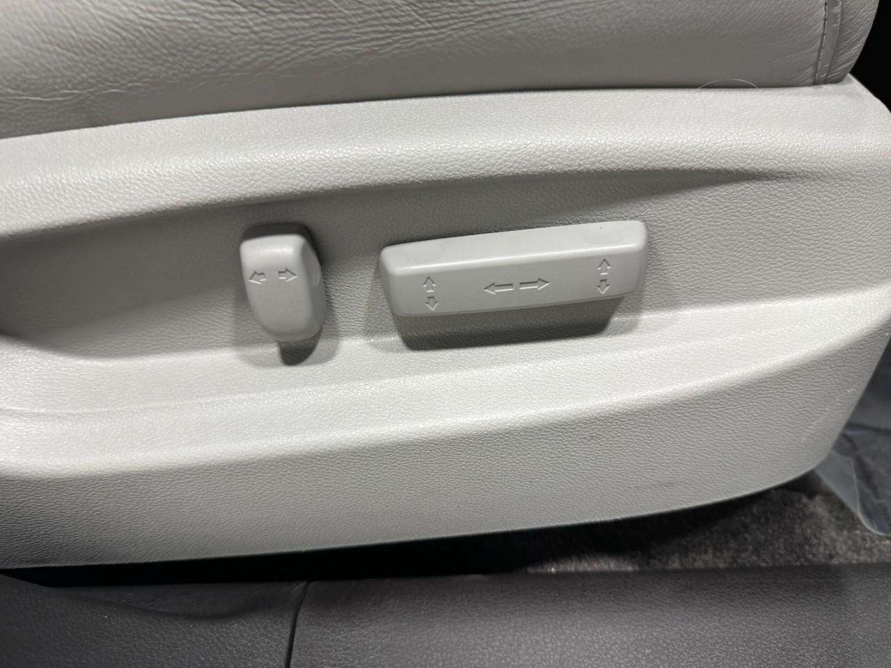 Acura MDX Vehicle Full-screen Gallery Image 23