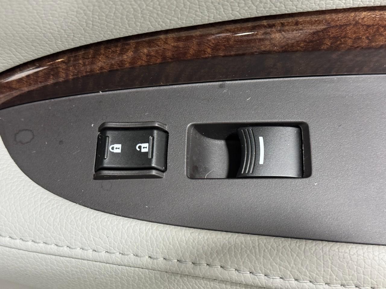 Acura MDX Vehicle Full-screen Gallery Image 24