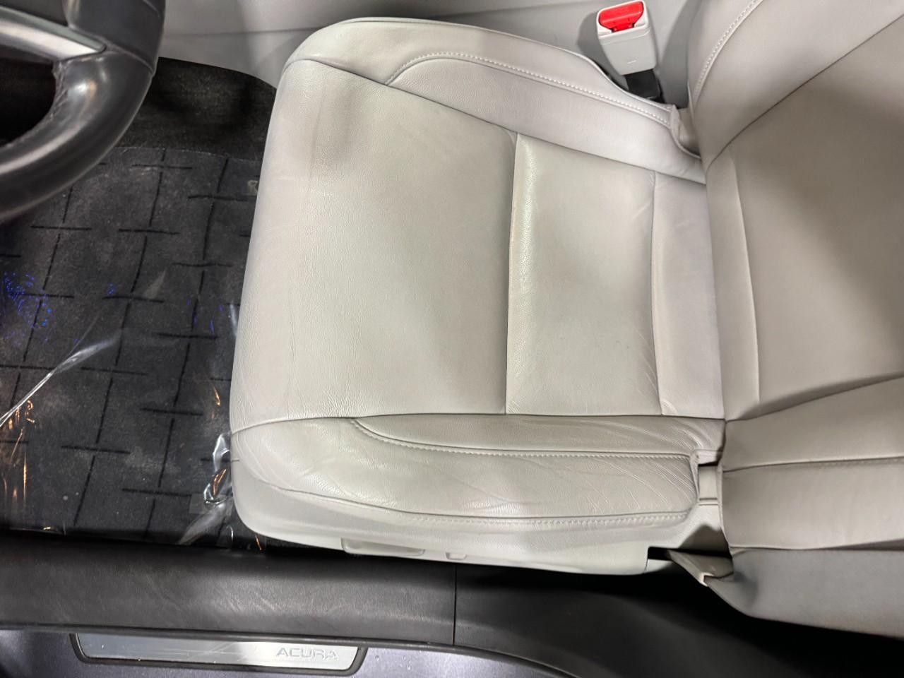 Acura MDX Vehicle Full-screen Gallery Image 29