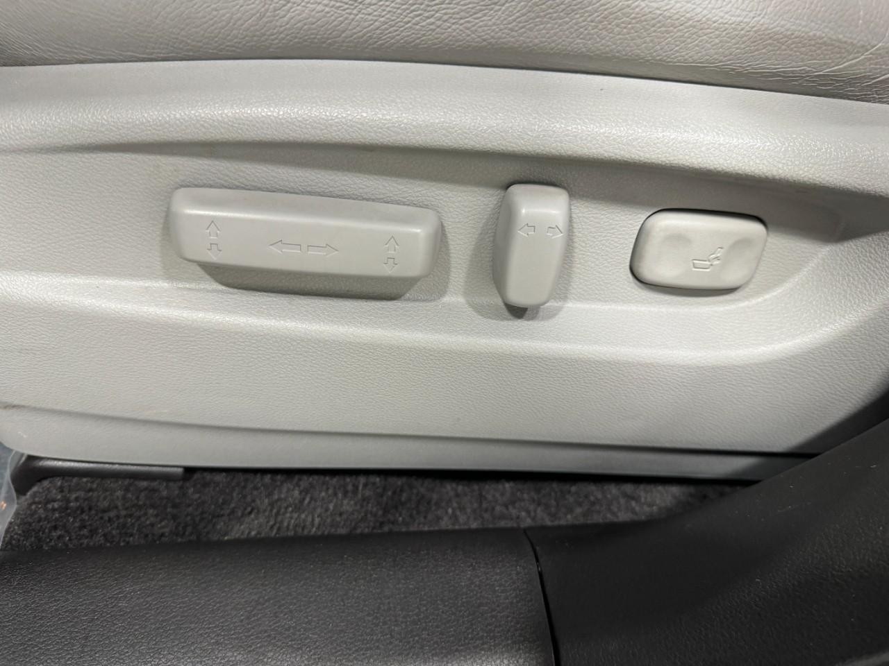 Acura MDX Vehicle Full-screen Gallery Image 30