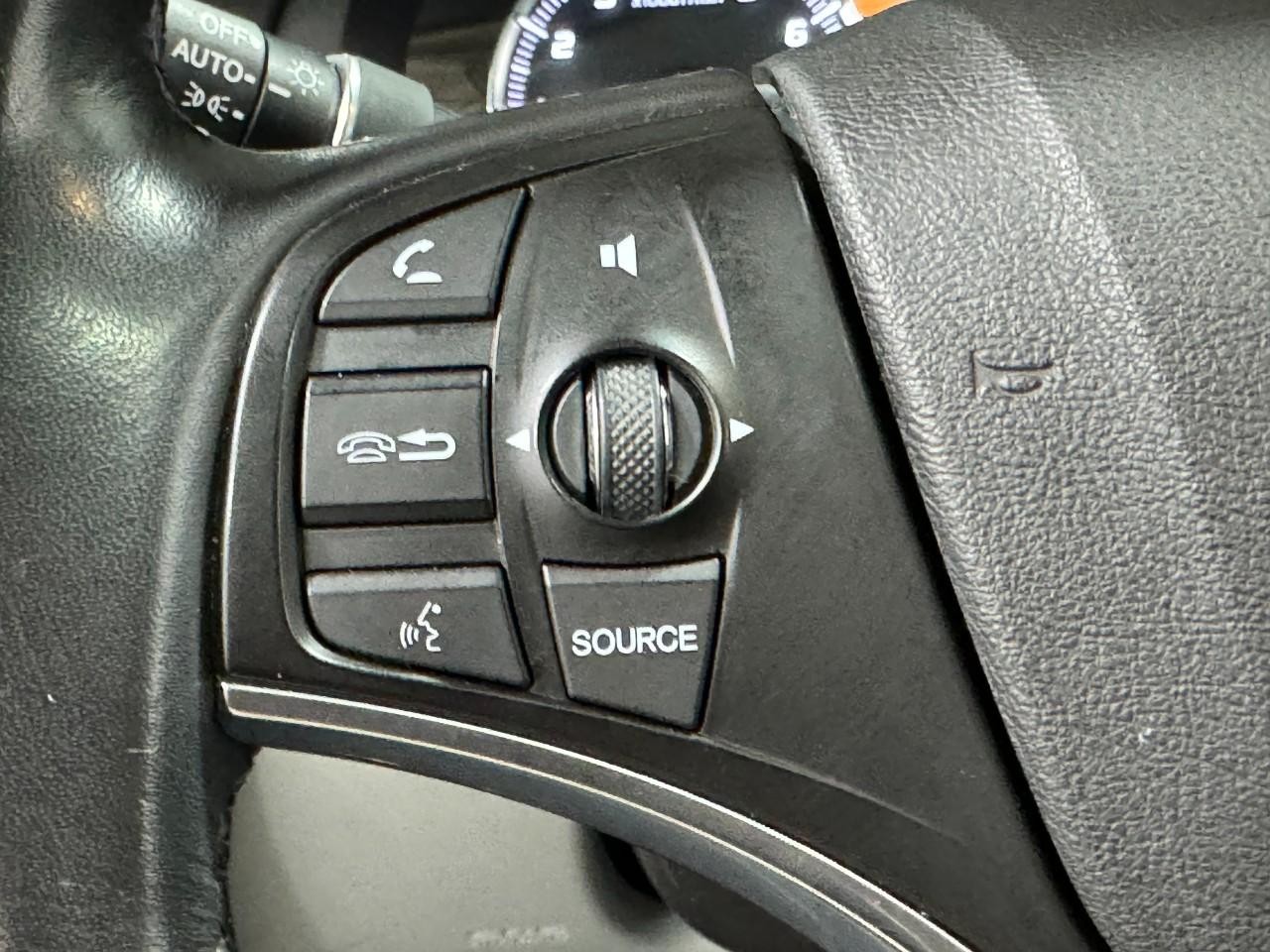 Acura MDX Vehicle Full-screen Gallery Image 32