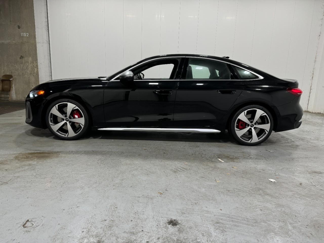 Audi S5 Vehicle Full-screen Gallery Image 2