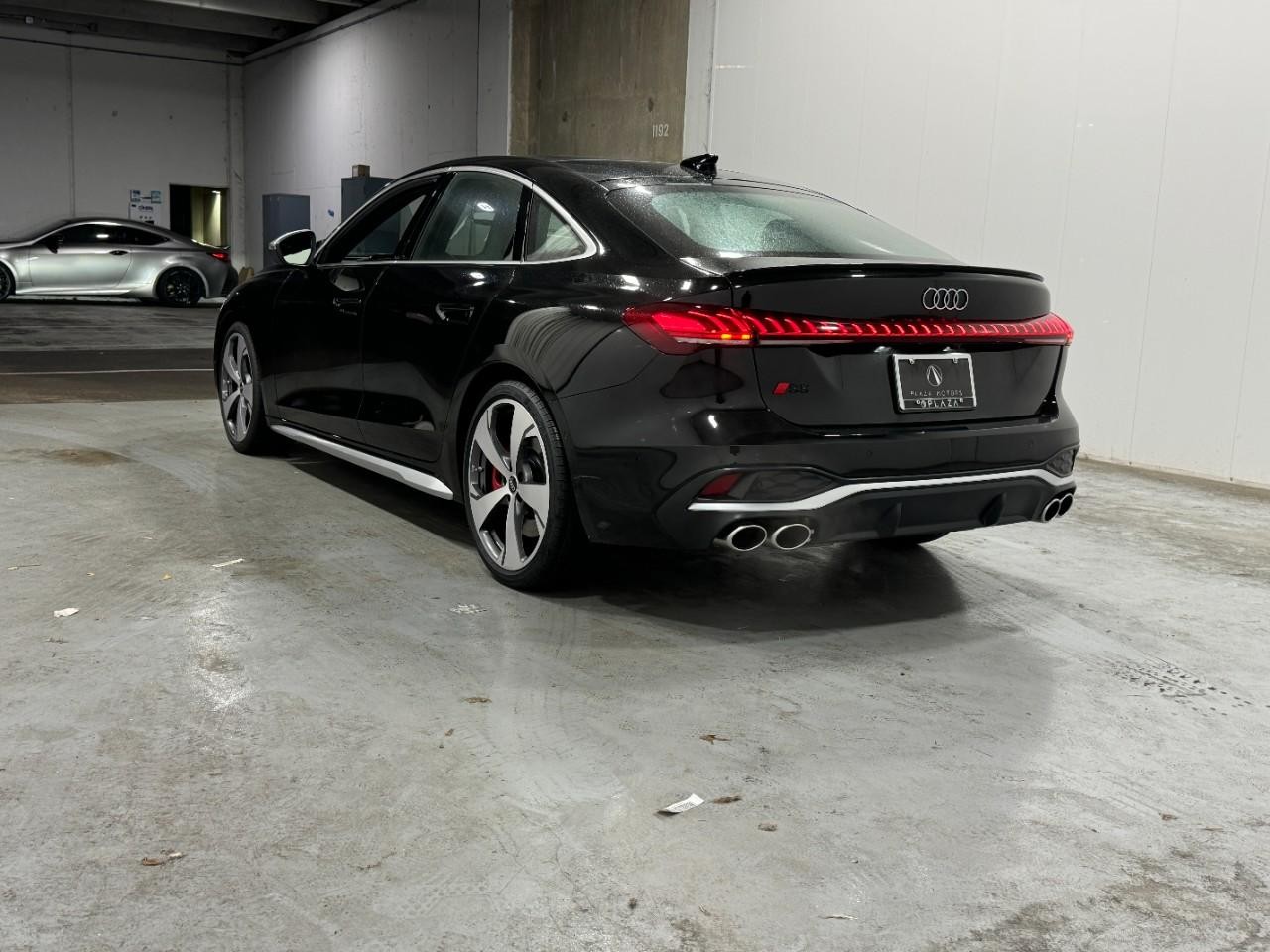 Audi S5 Vehicle Full-screen Gallery Image 3