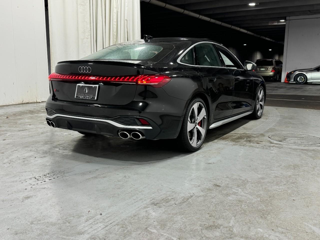 Audi S5 Vehicle Full-screen Gallery Image 4