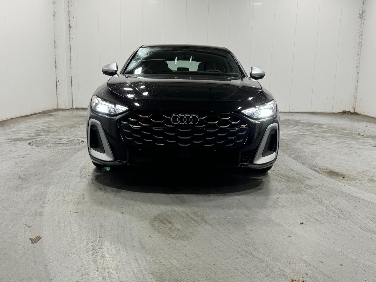 Audi S5 Vehicle Full-screen Gallery Image 7