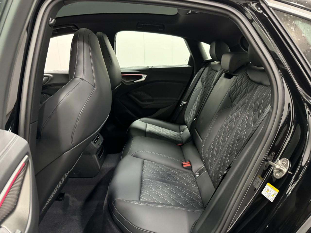 Audi S5 Vehicle Full-screen Gallery Image 8