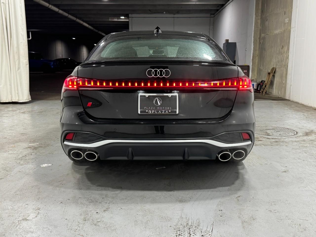 Audi S5 Vehicle Full-screen Gallery Image 9