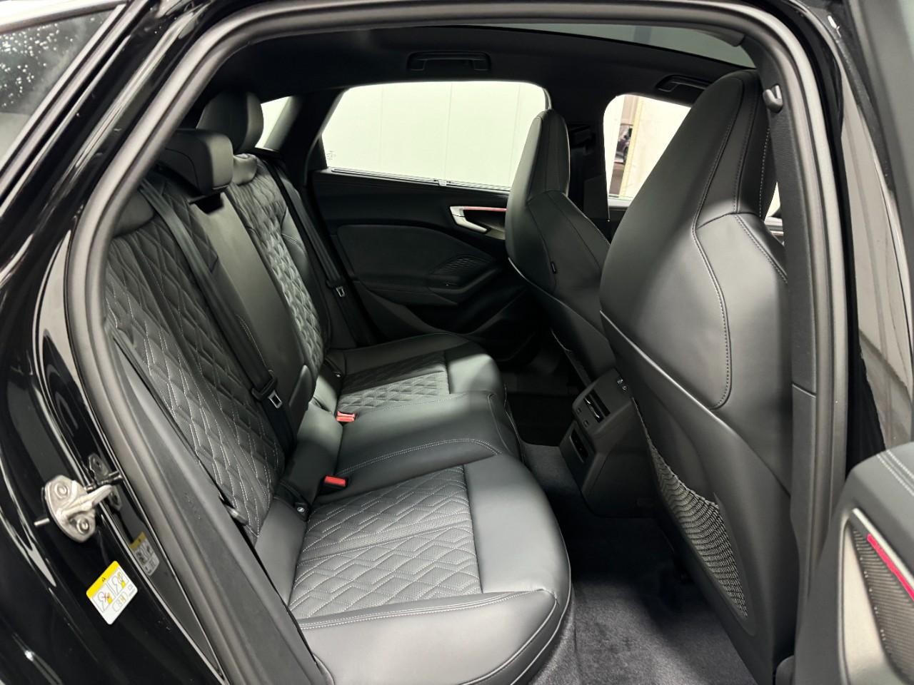 Audi S5 Vehicle Full-screen Gallery Image 10