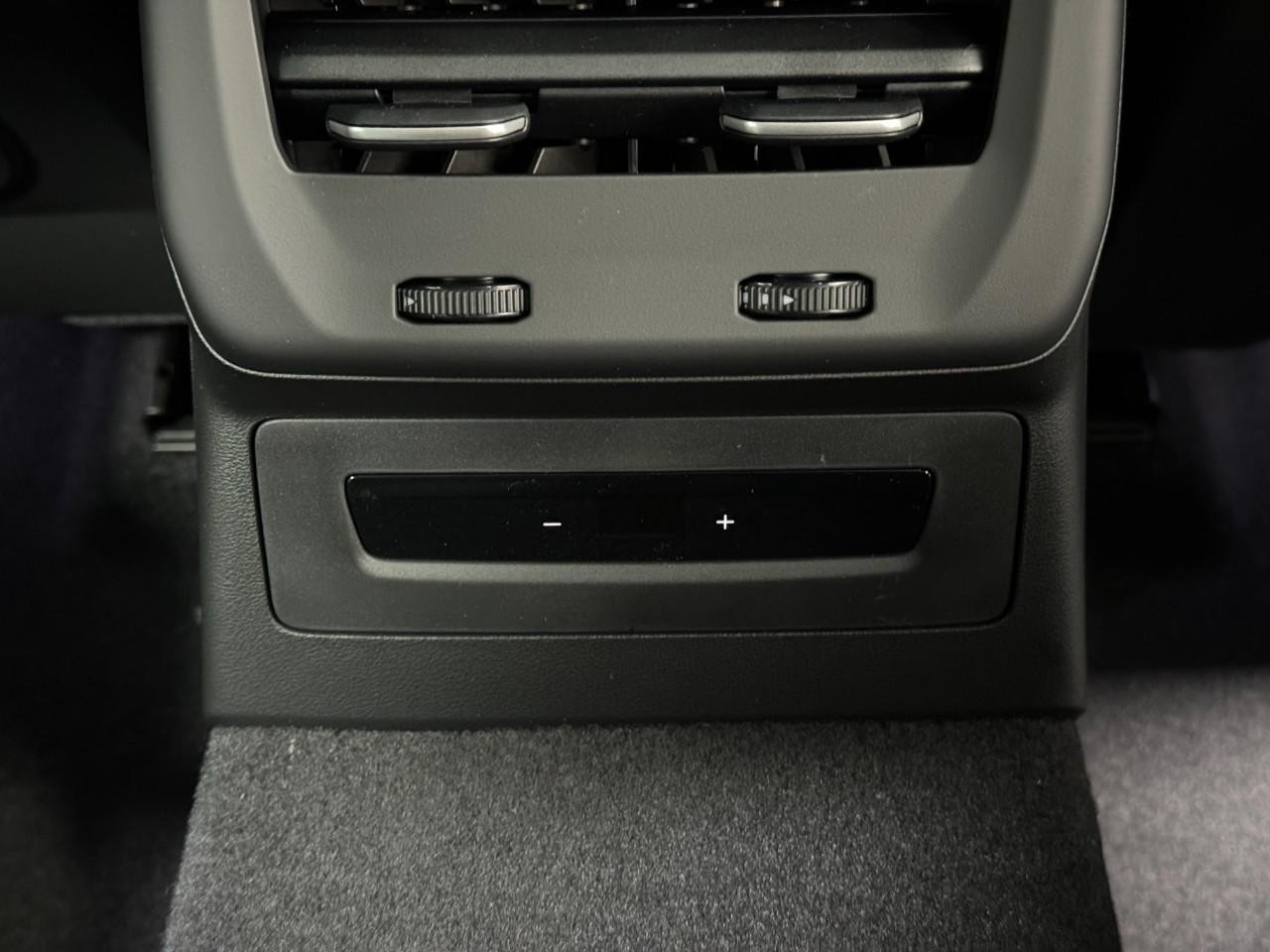 Audi S5 Vehicle Full-screen Gallery Image 11