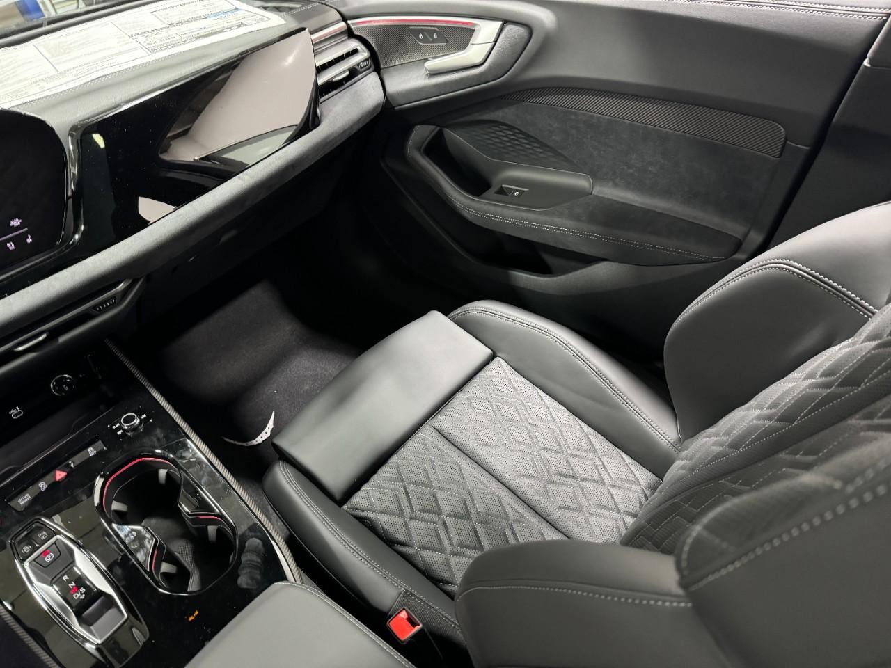 Audi S5 Vehicle Full-screen Gallery Image 17