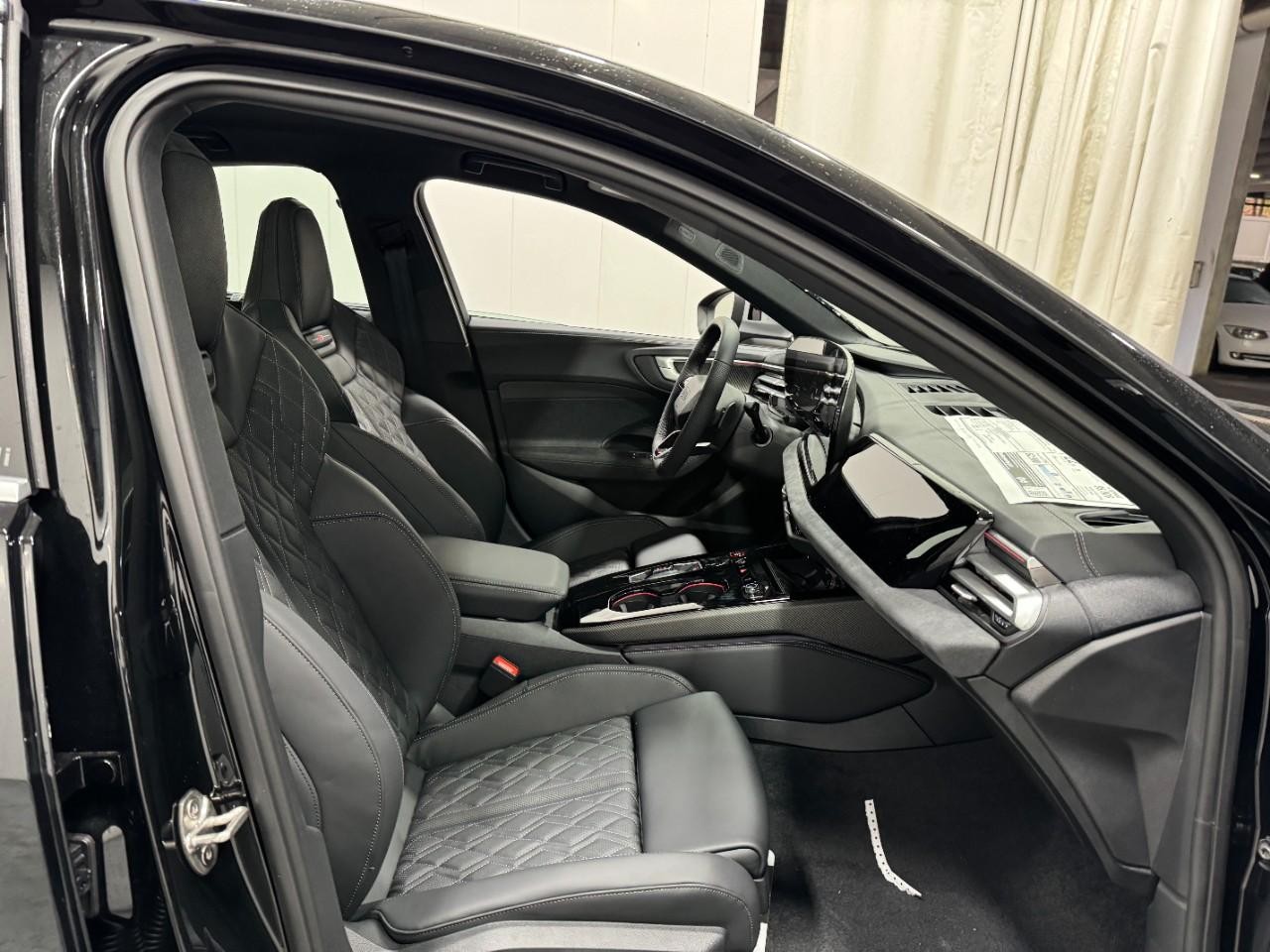 Audi S5 Vehicle Full-screen Gallery Image 18