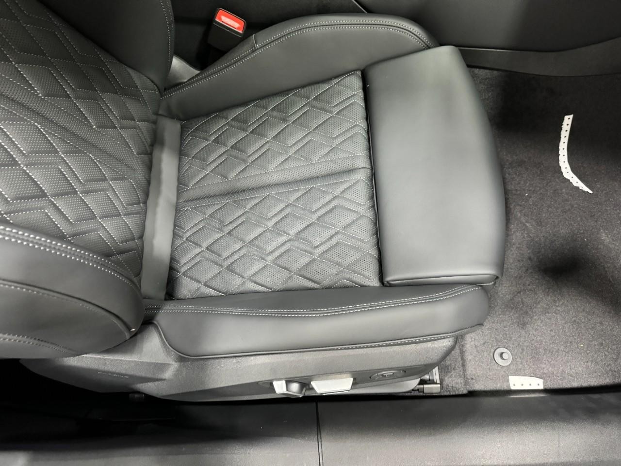 Audi S5 Vehicle Full-screen Gallery Image 19