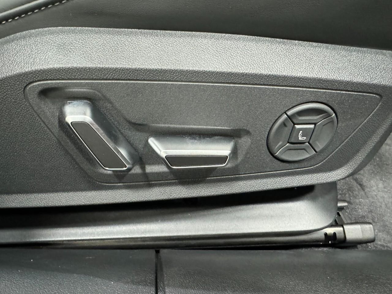 Audi S5 Vehicle Full-screen Gallery Image 20