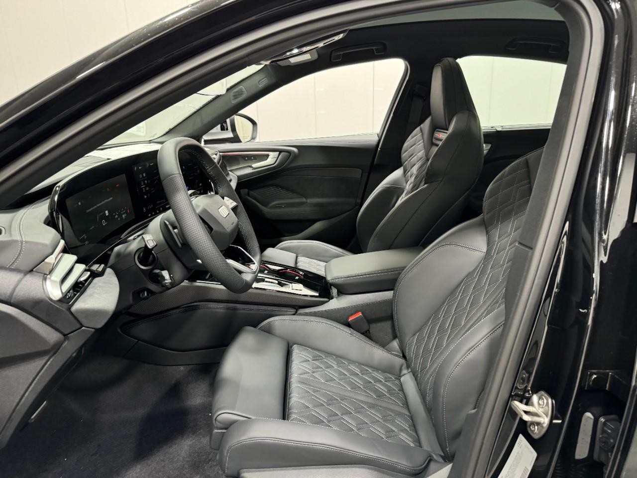 Audi S5 Vehicle Full-screen Gallery Image 25