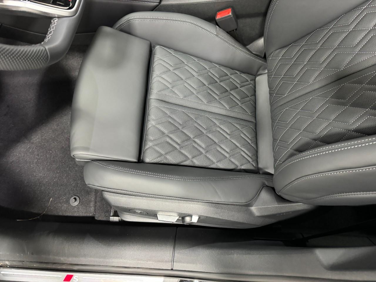 Audi S5 Vehicle Full-screen Gallery Image 26