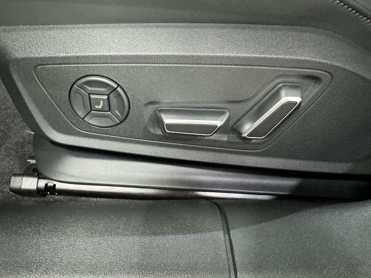 Audi S5 Vehicle Full-screen Gallery Image 27