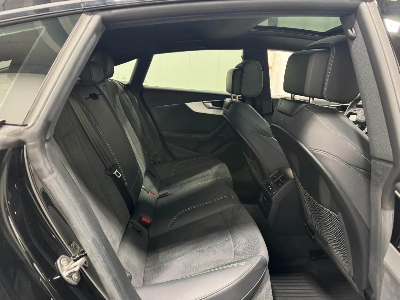 Audi A5 Sportback Vehicle Full-screen Gallery Image 10