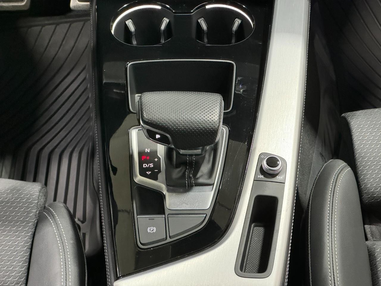 Audi A5 Sportback Vehicle Full-screen Gallery Image 17