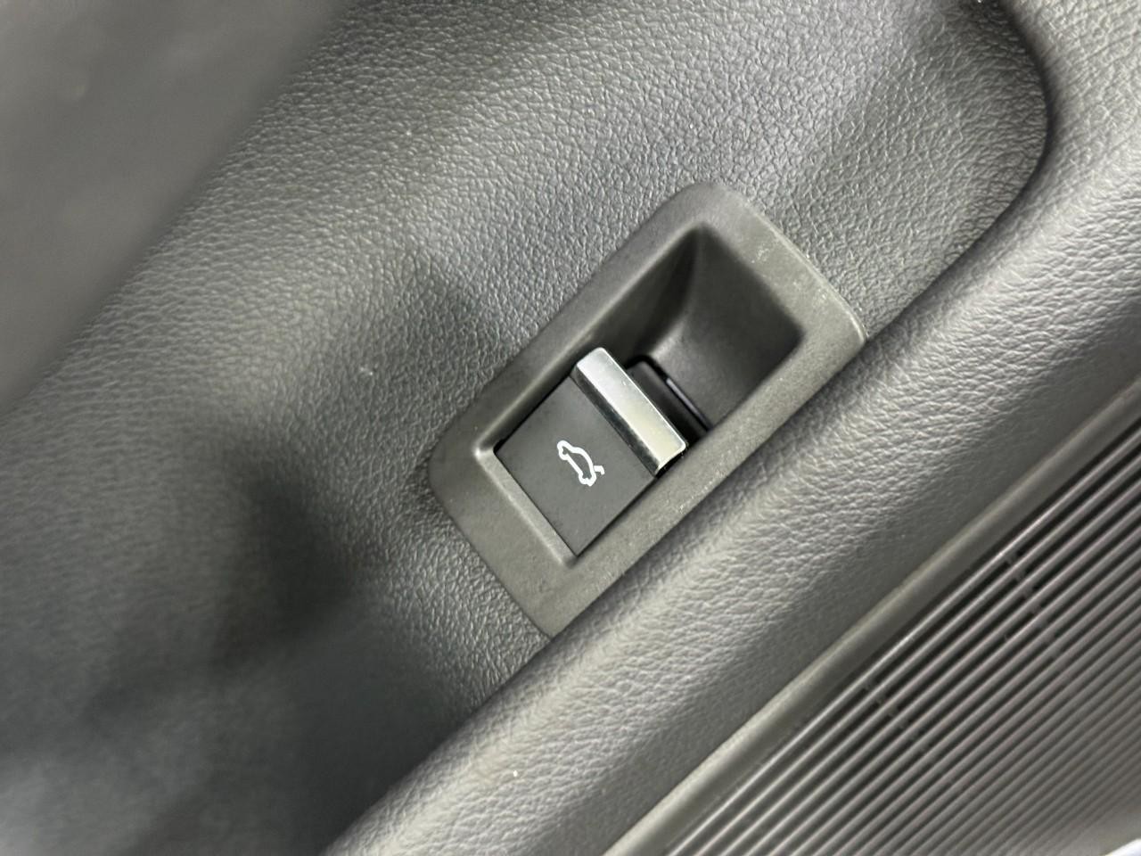 Audi A5 Sportback Vehicle Full-screen Gallery Image 26