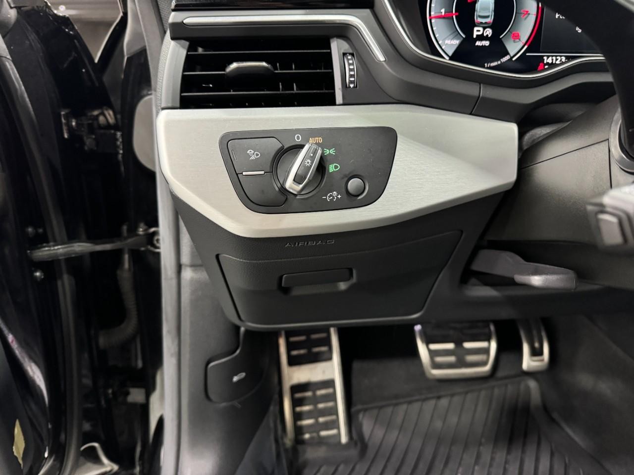 Audi A5 Sportback Vehicle Full-screen Gallery Image 31