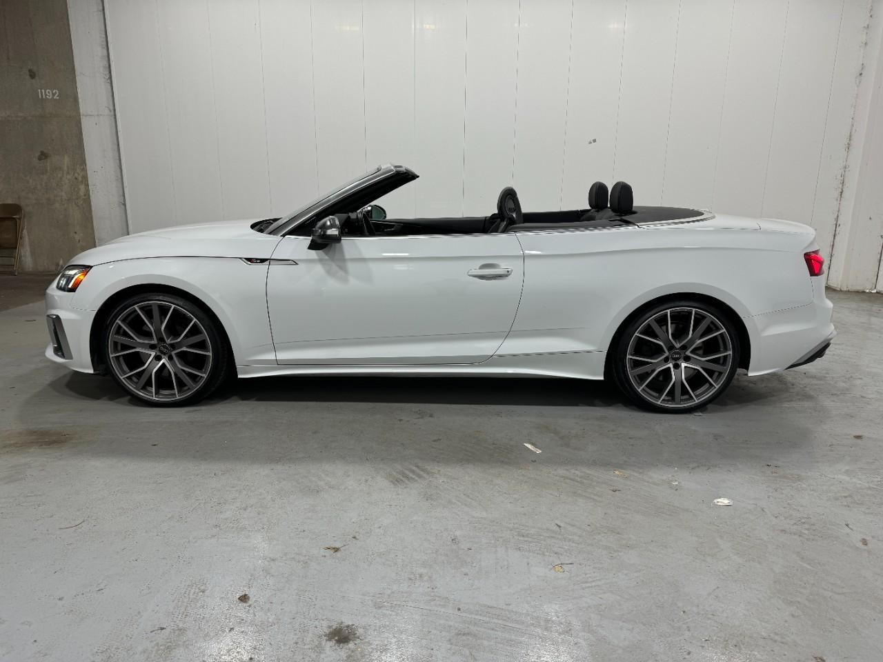 Audi S5 Cabriolet Vehicle Full-screen Gallery Image 02