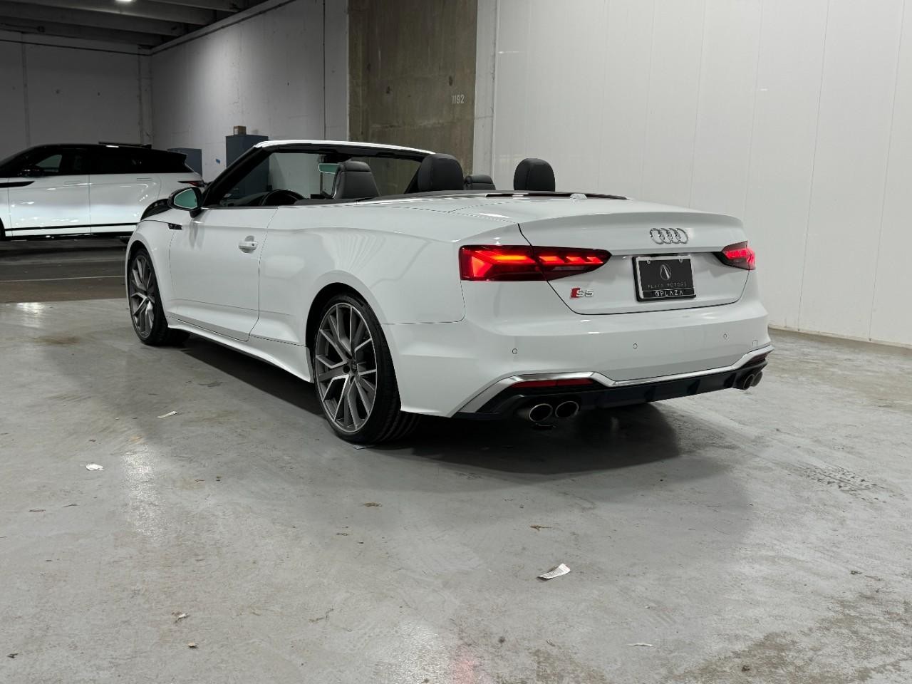 Audi S5 Cabriolet Vehicle Full-screen Gallery Image 03