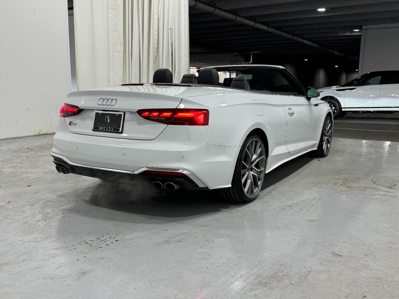Audi S5 Cabriolet Vehicle Full-screen Gallery Image 04