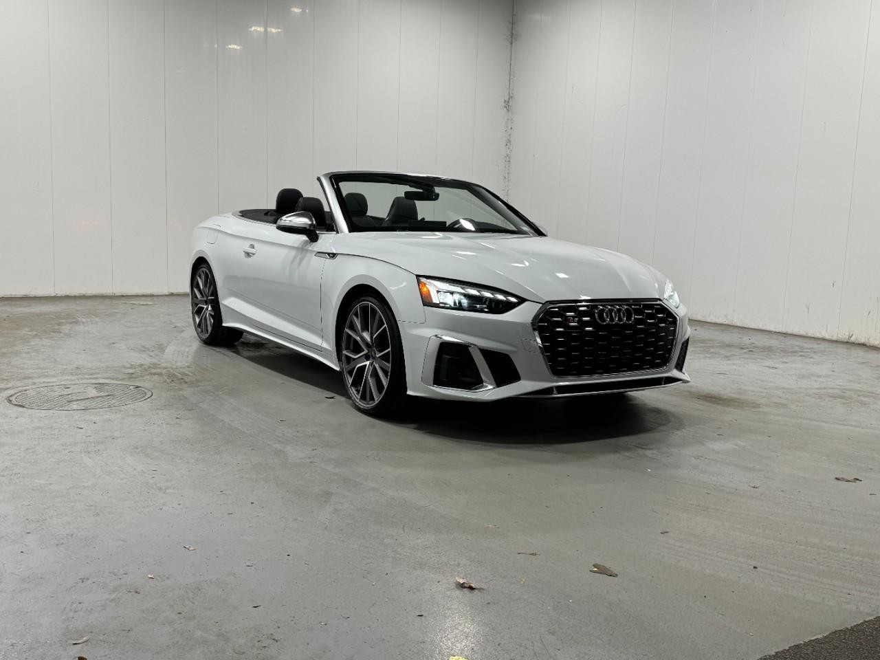 Audi S5 Cabriolet Vehicle Full-screen Gallery Image 06