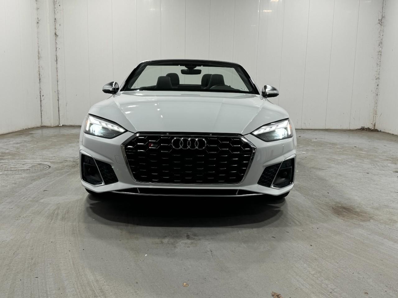 Audi S5 Cabriolet Vehicle Full-screen Gallery Image 07