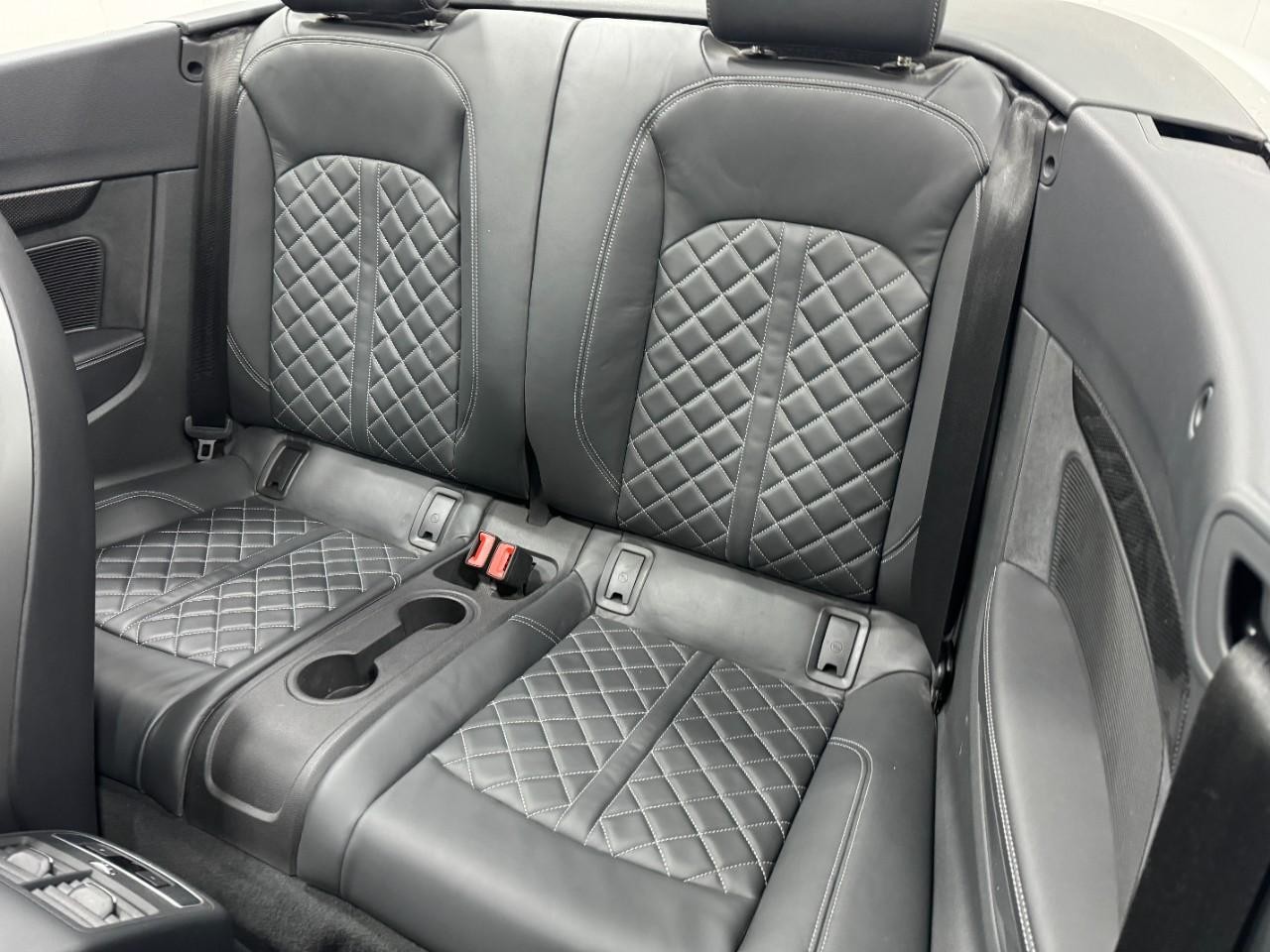 Audi S5 Cabriolet Vehicle Full-screen Gallery Image 08