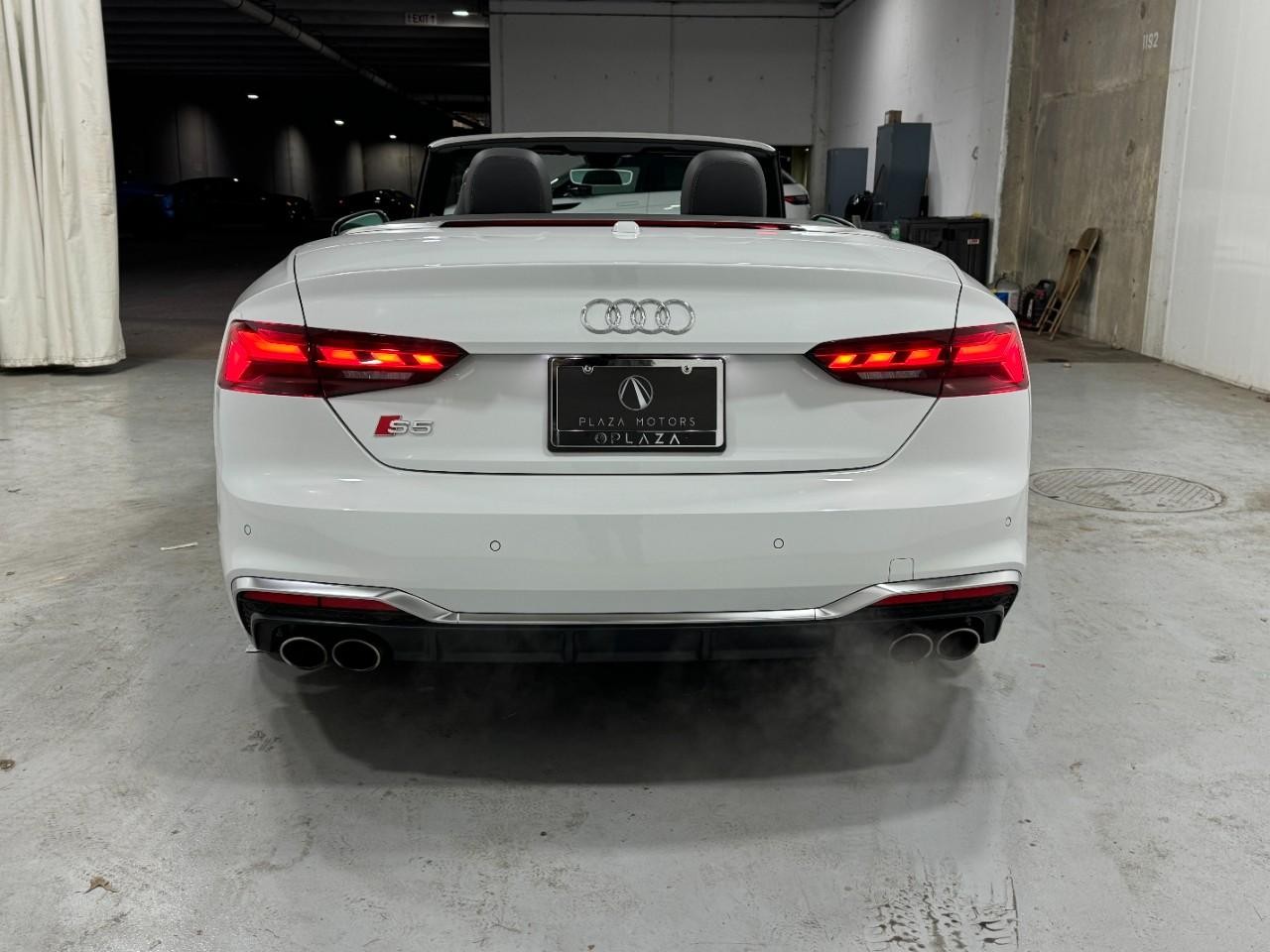 Audi S5 Cabriolet Vehicle Full-screen Gallery Image 09