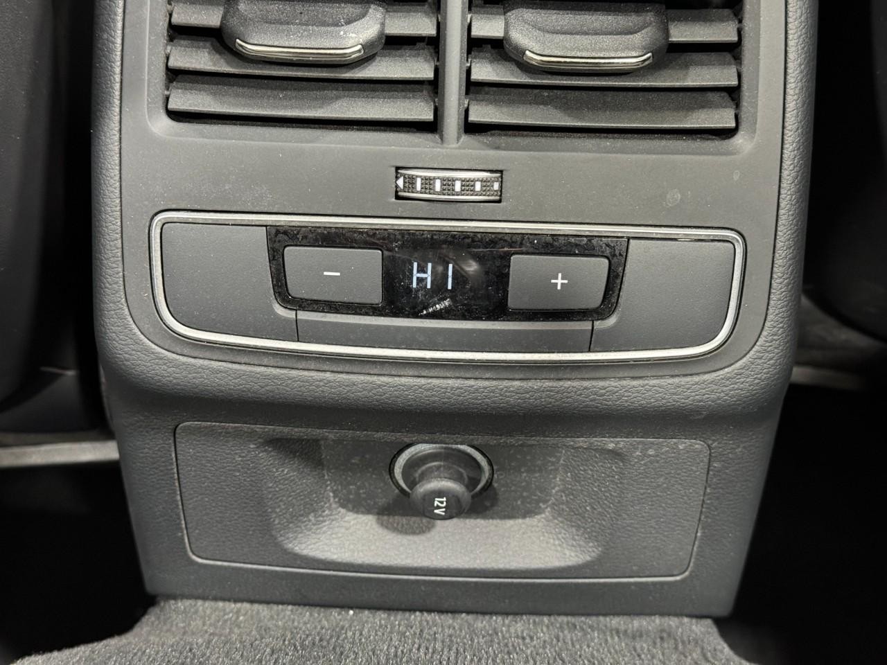 Audi S5 Cabriolet Vehicle Full-screen Gallery Image 11