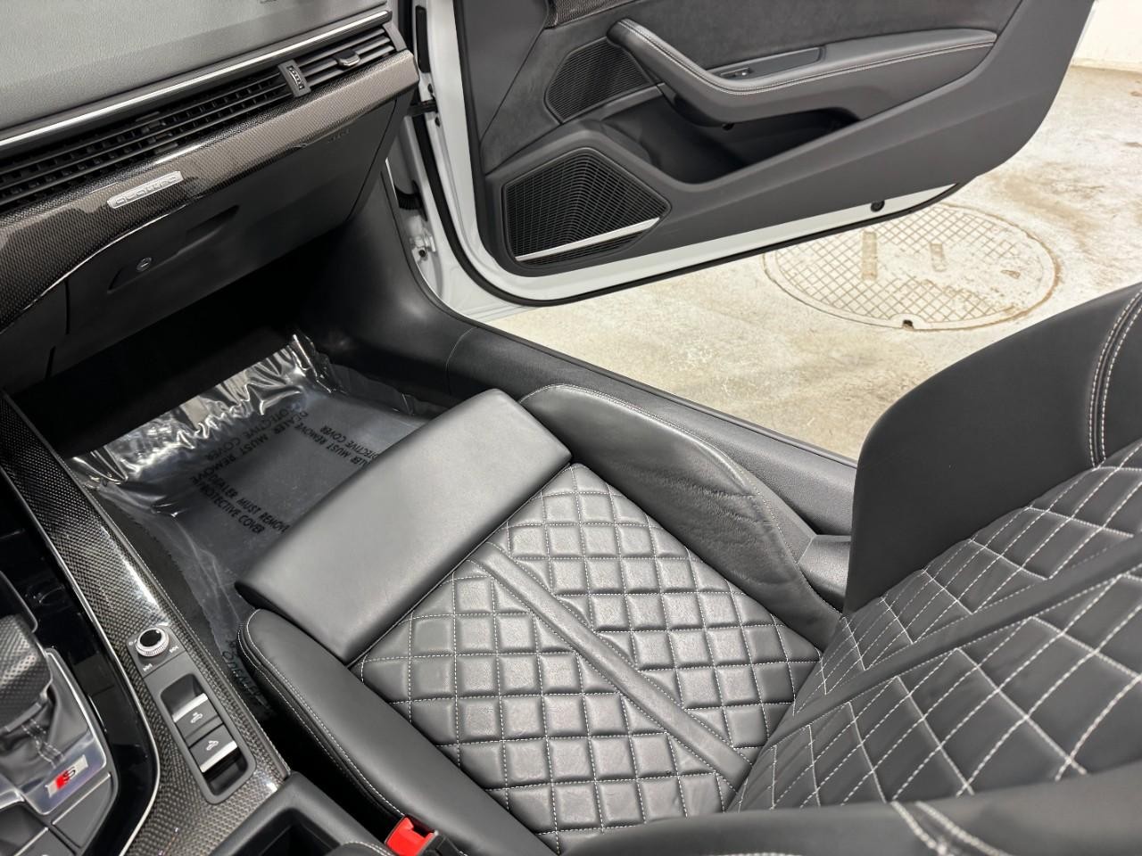 Audi S5 Cabriolet Vehicle Full-screen Gallery Image 17