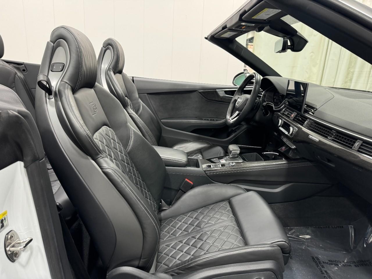 Audi S5 Cabriolet Vehicle Full-screen Gallery Image 18